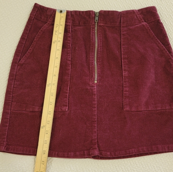 Wild Fable Burgundy Corduroy Mini Skirt Size 10 Front Pockets Retro Boho - Picture 5 of 9